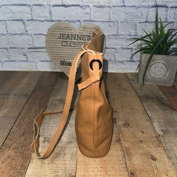 MILA Made In Los Angeles Brown Leather Crossbody
M.I.L.A.'s - Picture 2 of 12